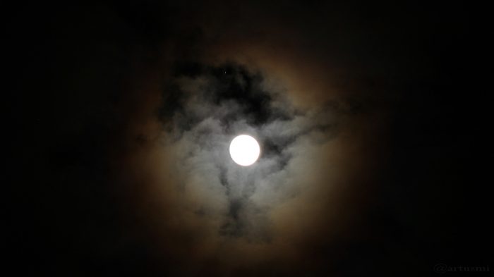 Mond trifft Regulus am 10. März 2017 um 23:40 Uhr