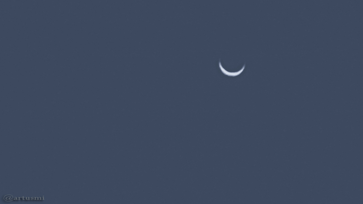 Schmale Sichel der Venus am 16. März 2017 um 18:55 Uhr