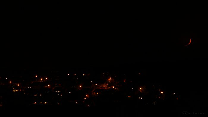 Untergehender Mond am 30. März 2017 um 22:38 Uhr