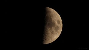 Zunehmender Halbmond am 3. April 2017 um 20:39 Uhr