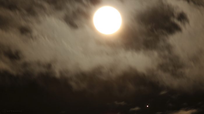 Mond und Jupiter mit Monden am 10. April 2017 um 21:46 Uhr