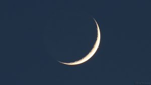 Mondsichel und Aldebaran am 28. April 2017 um 21:11 Uhr