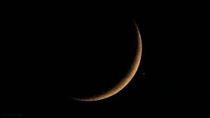Mondsichel und Aldebaran am 28. April 2017 um 21:15 Uhr