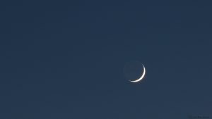 Mondsichel und Aldebaran am 28. April 2017 um 21:18 Uhr