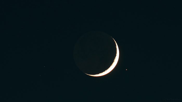 Mondsichel und Aldebaran am 28. April 2017 um 21:25 Uhr