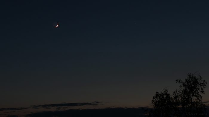Mondsichel, Aldebaran und Mars am 28. April 2017 um 21:27 Uhr