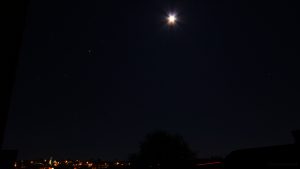 Südwesthimmel mit Jupiter und Mond am 5. Mai 2017 um 22:27 Uhr