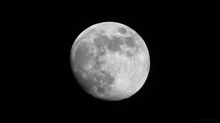 Zunehmender Mond am 8. Mai 2017 um 22:25 Uhr