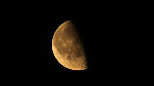Abnehmender Mond am 18. Mai 2017 um 03:27 Uhr