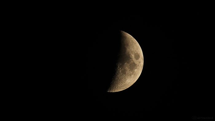 Zunehmender Mond mit randfernem Mare Crisium am 31. Mai 2017 um 22:04 Uhr