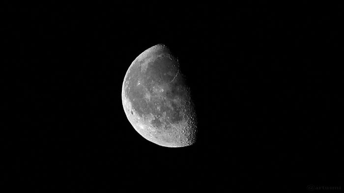 Abnehmender Mond am 16. Juni 2017 um 02:35 Uhr