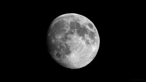 Gewitterpause - zunehmender Mond am Südhimmel am 6. Juli 2017 um 22:11 Uhr