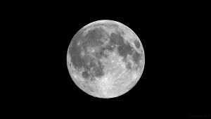 Sechs Stunden vor Vollmond - der Mond am 9. Juli 2017 um 00:08 Uhr