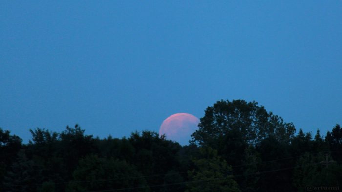 Partielle Mondfinsternis am 7. August 2017 um 20:54 Uhr am Südosthimmel von Eisingen