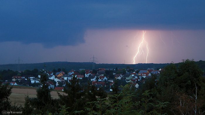 Erdblitze während Gewitter über Waldbrunn am 25. August 2017 um 20:11 Uhr