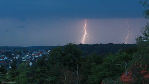 Erdblitze während Gewitter über Waldbrunn am 25. August 2017 um 20:12 Uhr