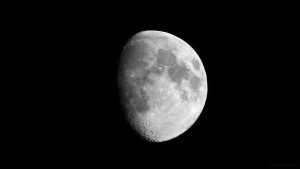 Zunehmender Mond mit randnahem Sinius Iridum am 1. September 2017 um 20:31 Uhr