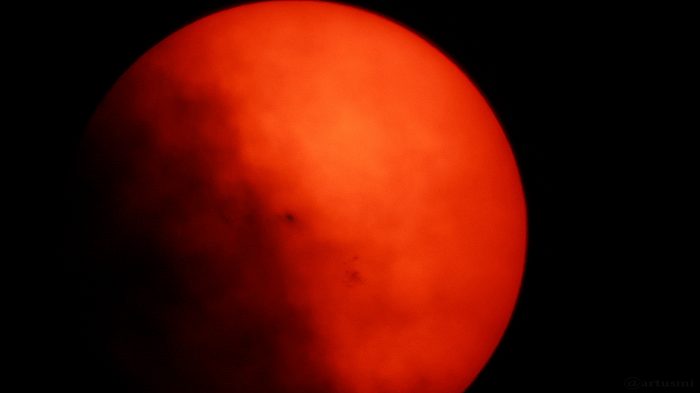 Sonne mit Sonnenflecken hinter Wolken - 4. September 2017, 13:25 Uhr