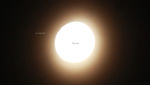 Mond und χ Aquarii am 4. Oktober 2017 um 00:12 Uhr