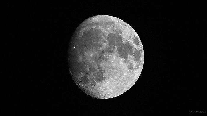 Zunehmender Mond mit randnahem Mare Crisium am 1. November 2017 um 18:39 Uhr