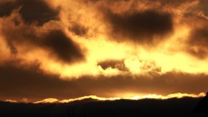 Sonnenaufgang hinter Wolken am 27. November 2017 um 08:21 Uhr