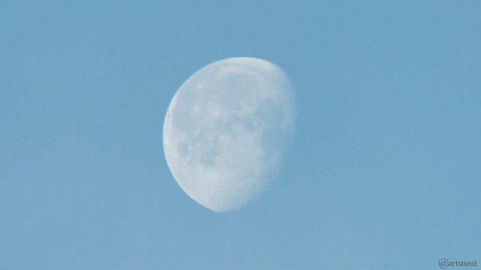 Abnehmender Mond am 7. Dezember 2017 um 08:52 Uhr