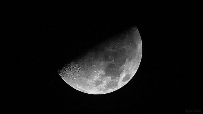 Zunehmender Mond am 26. Dezember 2017 um 22:18 Uhr