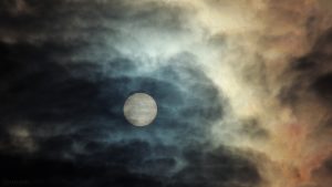 Sonne am 10. Januar 2018 um 13:14 Uhr hinter Wolken