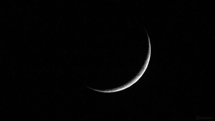 Schmale Sichel des zunehmenden Monds am 19. Januar 2018 um 17:39 Uhr