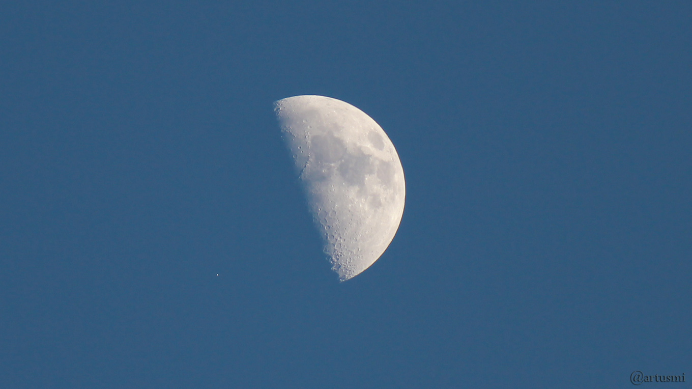 Aldebaran und zunehmender Mond am 23. Februar 2018 um 17:40:04 Uhr