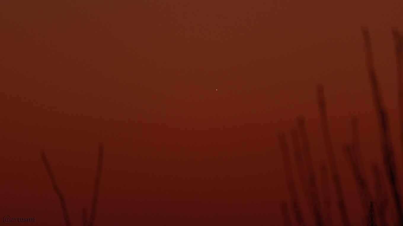 Planet Venus am 23. Februar 2018 um 18:24 Uhr in der Abenddämmerung tief am Westhimmel