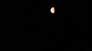 Abnehmender Mond und Jupiter am 7. März 2018 um 06:18 Uhr