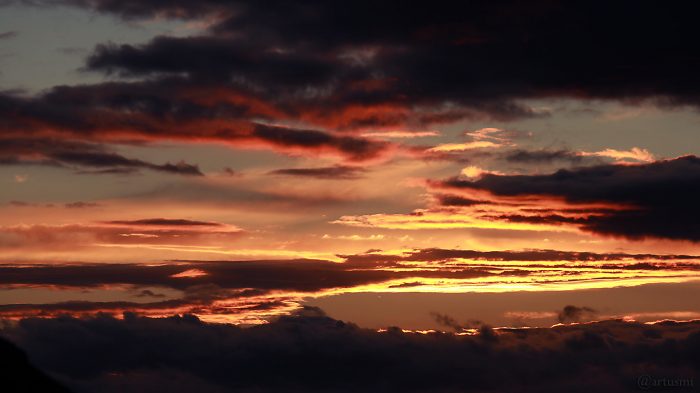 Sonnenuntergang hinter Wolken am 12. März 2018 um 18:17 Uhr