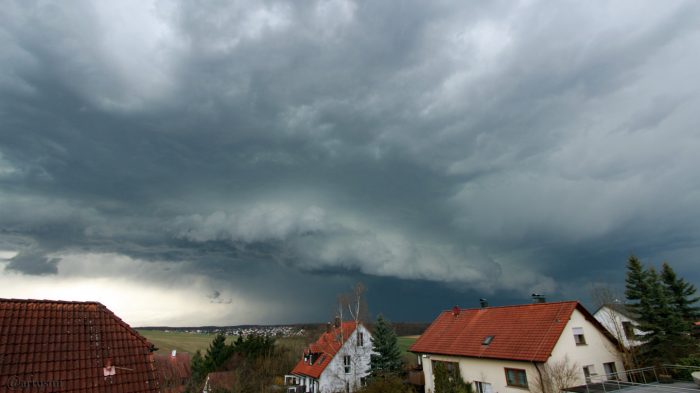 Gewitter am 4. April 2018 um 16:10 Uhr am Westhimmel über Waldbrunn