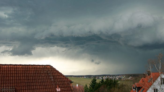 Gewitter am 4. April 2018 um 16:10 Uhr am Westhimmel über Waldbrunn