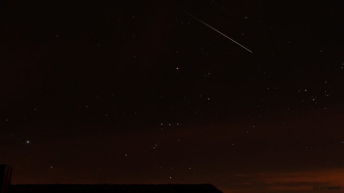 Eintritt der ISS in den Erdschatten am 4. April 2018 um 22:27 Uhr am Südwesthimmel oberhalb des Sternbildes Orion