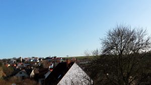 Wolkenloser Himmel über Eisingen am 8. April 2018 um 17:44 Uhr