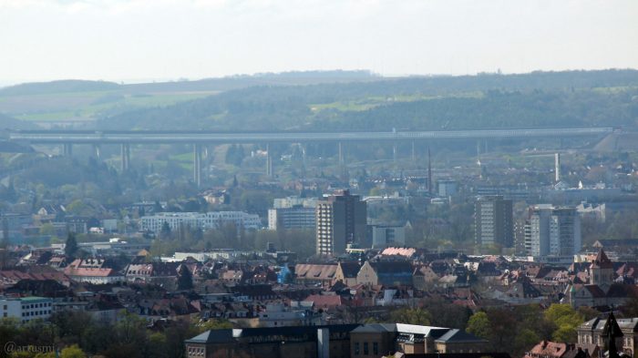 Blick auf Würzburg und die neue Autobahnbrücke (A3)