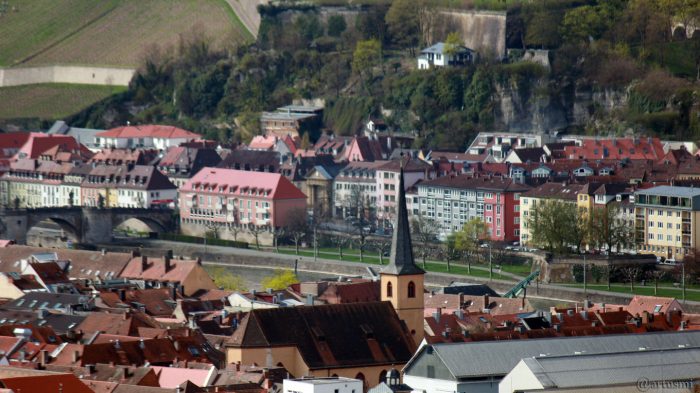 Würzburg: Alte Mainbrücke und St. Gertraud in der Pleich