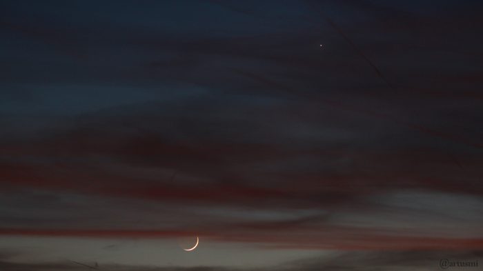 Schmale Mondsichel und Planet Venus am 17. April 2018 um 21:05 Uhr