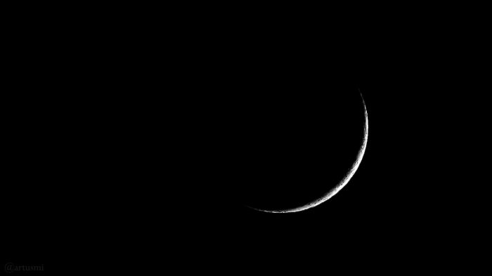 Schmale Mondsichel erstmals nach Neumond am 17. April 2018 um 21:07 Uhr