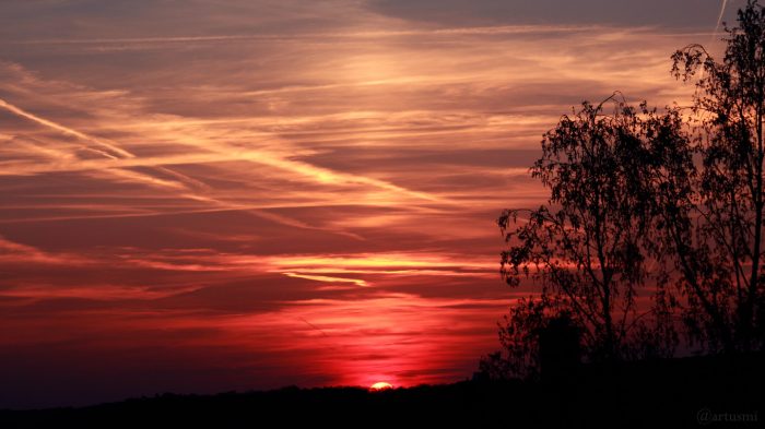Lichtsäule bei Sonnenuntergang am 20. April 2018 um 20:15 Uhr