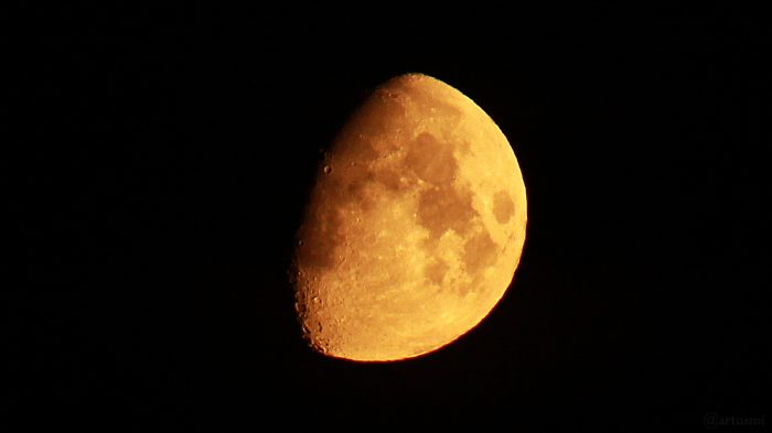 Der Mond am 25. April 2018 um 03:55 Uhr