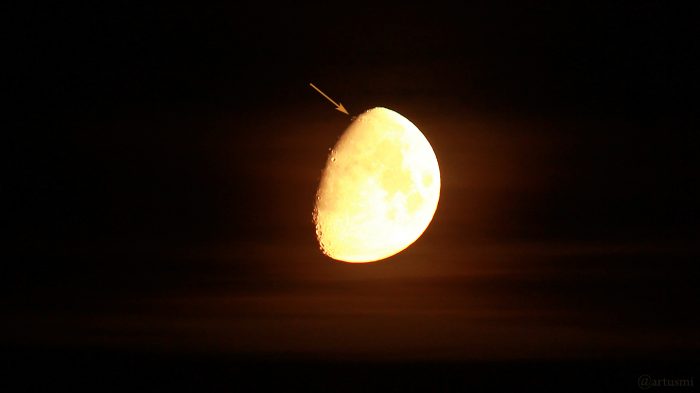Untergehender Mond mit Goldenem Henkel am 25. April 2018 um 03:55 Uhr