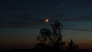 Konstellation Mond und Planet Venus am 17. Mai 2018 um 22:17 Uhr