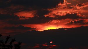 Sonnenuntergang hinter Wolken am 21. Mai 2018 um 20:51 Uhr
