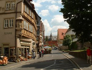Hauptstraße in Ochsenfurt am Main im Lkr. Würzburg