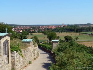 Kreuzweg Maria im Weingarten mit Blick auf Volkach am Main