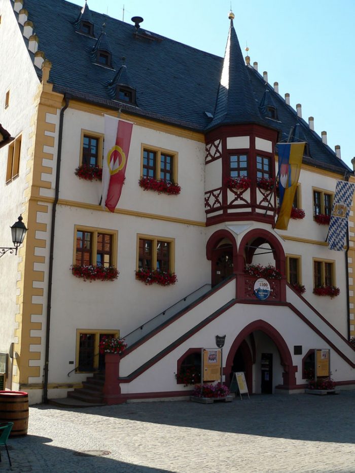 Rathaus in Volkach am Main im Lkr. Kitzingen