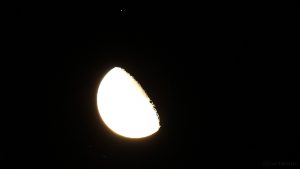 Konstellation abnehmender Mond und Aldebaran am 22. September 2016